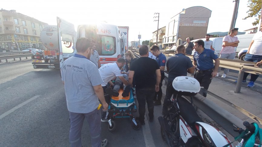 Kararsız kalan motosikleti tıra çarptı, facia teğet geçti