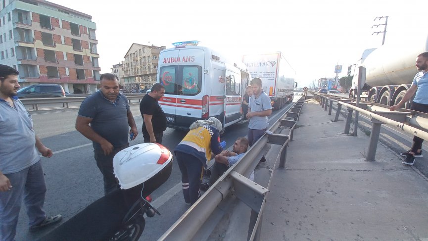 Kararsız kalan motosikleti tıra çarptı, facia teğet geçti