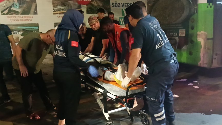 Otomobil ile motosiklet çarpıştı : Metrelerce savrulan yolcu ağır yaralandı