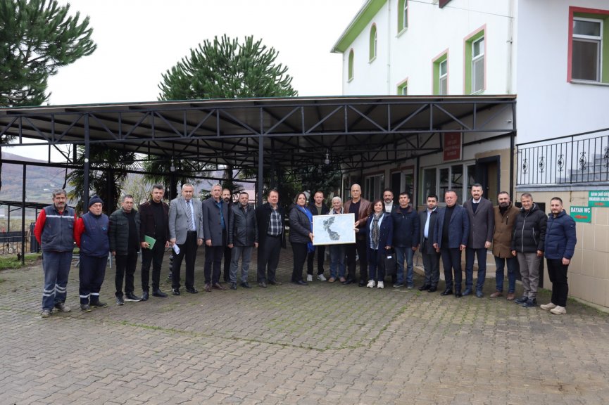 İzmit Belediyesi mahalledeki ihtiyaçları yerinde tespite devam ediyor