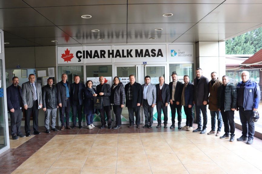 İzmit Belediyesi mahalledeki ihtiyaçları yerinde tespite devam ediyor