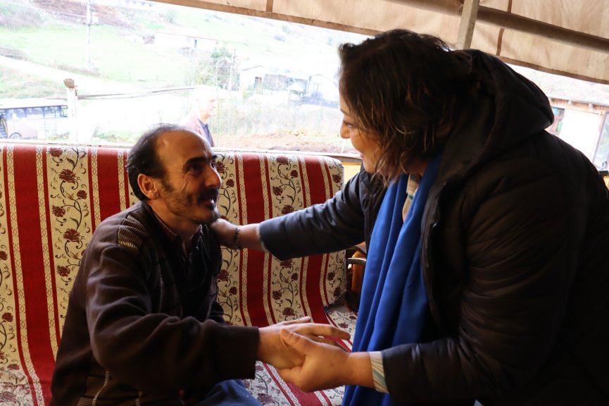 İzmit Belediyesi mahalledeki ihtiyaçları yerinde tespite devam ediyor