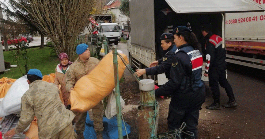 Kocaeli jandarmasından Düzce’ye yardım eli