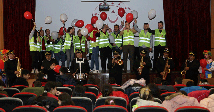 Kocaeli Gönüllülerinden Sevgi Evindeki çocuklara sürpriz