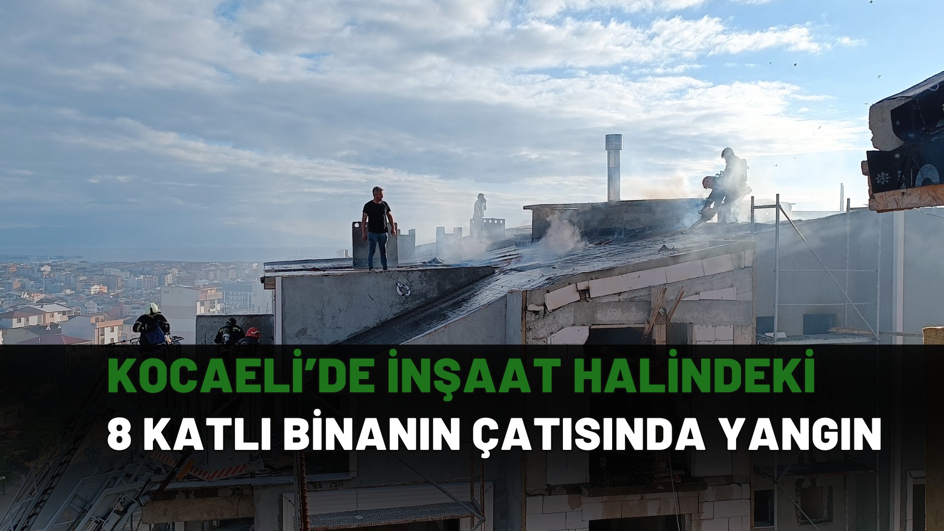 Kocaeli’de inşaat halindeki 8 katlı binanın çatısında yangın