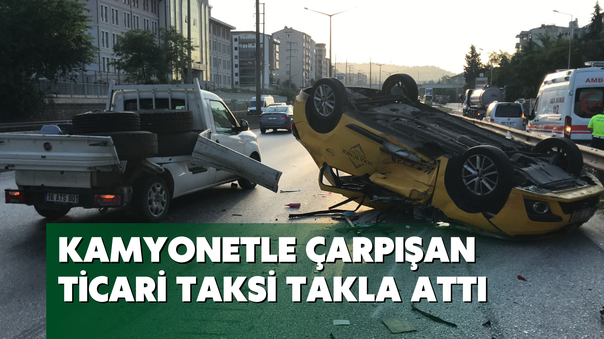 Kamyonetle çarpışan ticari taksi takla attı