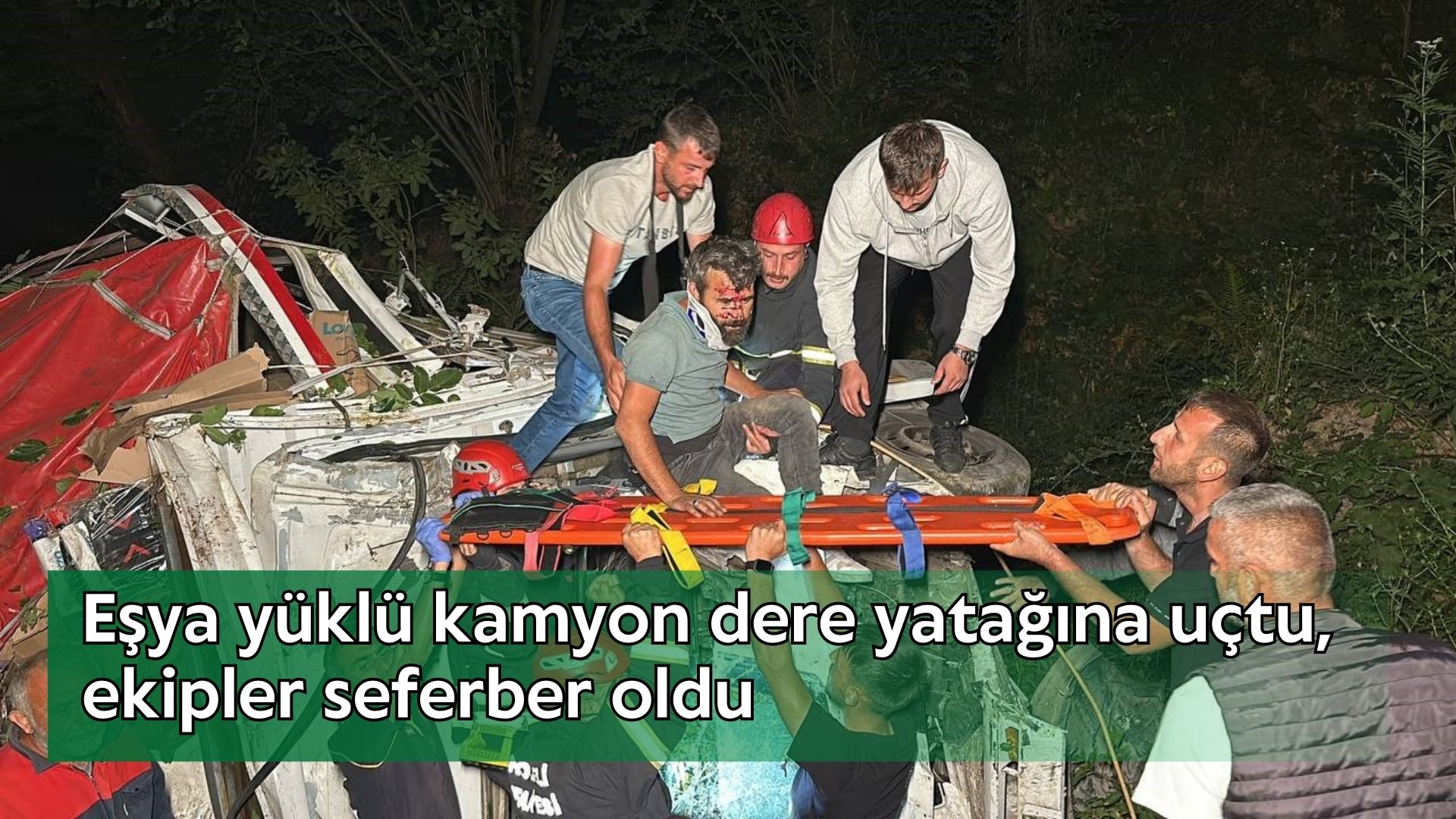 Eşya yüklü kamyon dere yatağına uçtu, ekipler seferber oldu