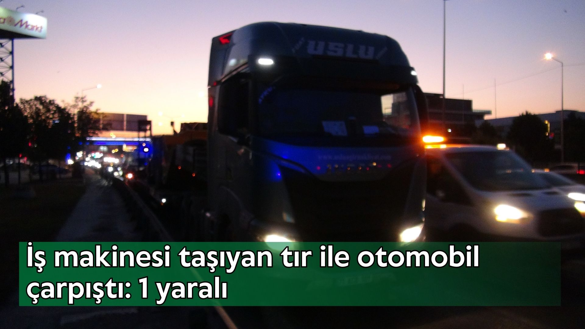 İş makinesi taşıyan tır ile otomobil çarpıştı: 1 yaralı