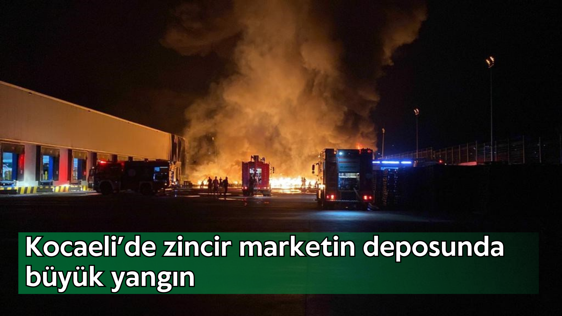 Kocaeli’de zincir marketin deposunda büyük yangın