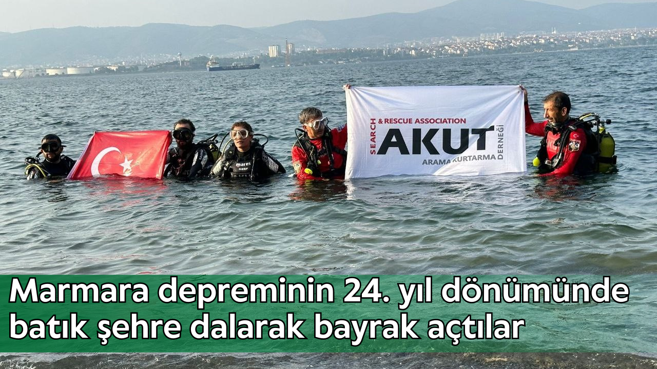 Marmara depreminin 24. yıl dönümünde batık şehre dalarak bayrak açtılar